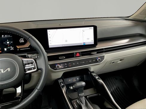 Used 2025 Kia Sorento S AWD/4WD image 9