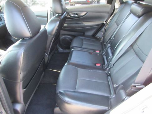 Used 2018 Nissan Rogue SL w/ Premium Package AWD/4WD image 14