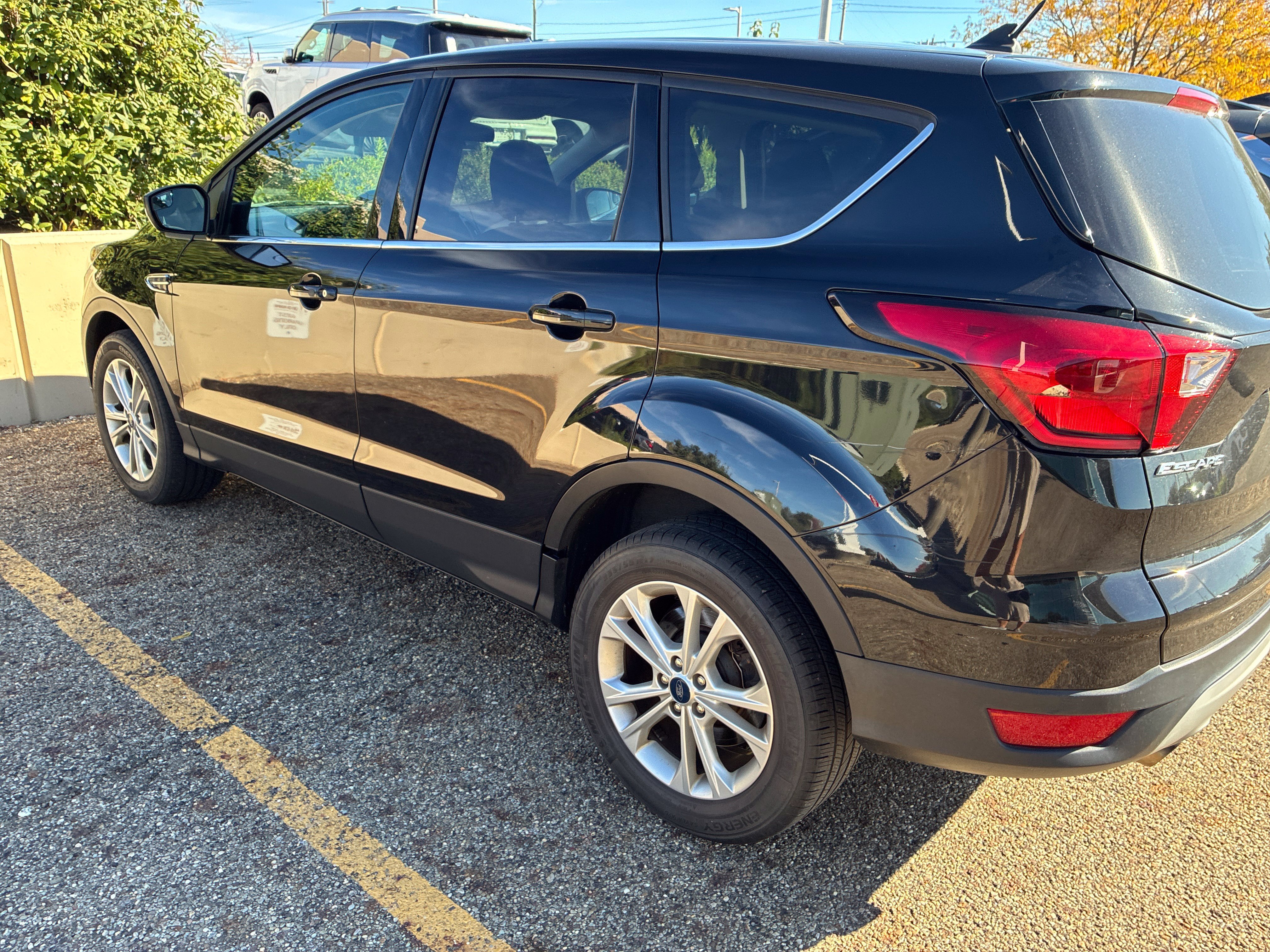 Used 2019 Ford Escape SE AWD/4WD image 3