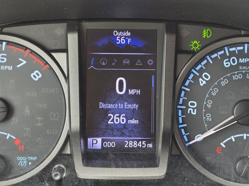 Used 2019 Toyota Tacoma TRD Sport AWD/4WD image 31