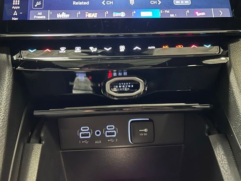 New 2026 Jeep Grand Cherokee L Limited AWD/4WD image 17