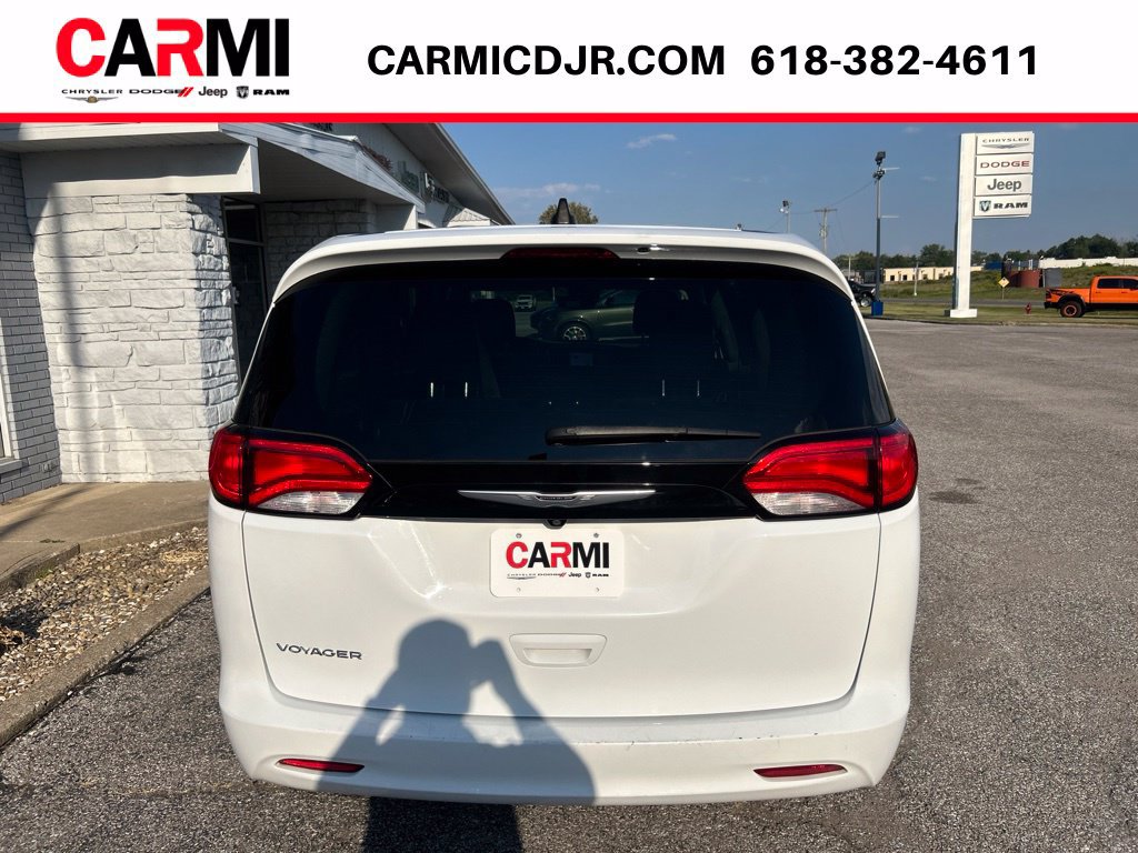 Used 2023 Chrysler Voyager LX FWD image 5
