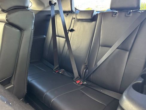 Used 2021 Toyota Highlander XLE FWD image 16