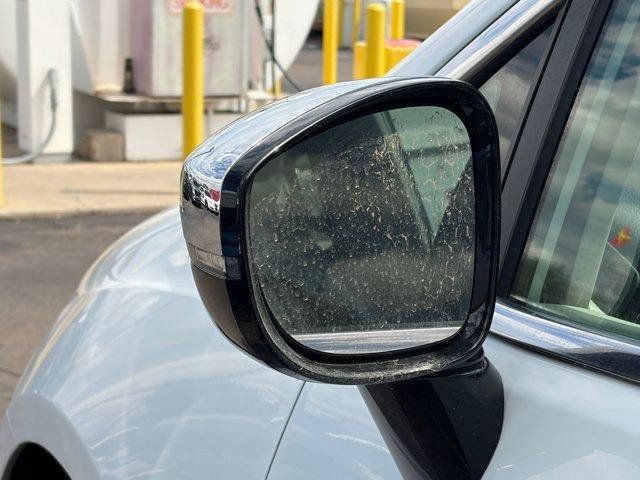 Used 2023 Chrysler Pacifica Limited FWD image 11