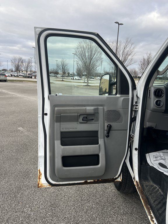 Used 2013 Ford E-250 and Econoline 250 RWD image 14