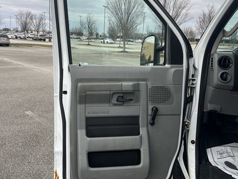 Used 2013 Ford E-250 and Econoline 250 image 14
