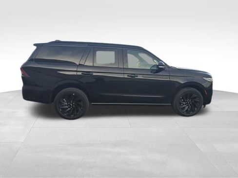 New 2026 Lincoln Navigator Reserve w/ Jet Appearance Package image 7