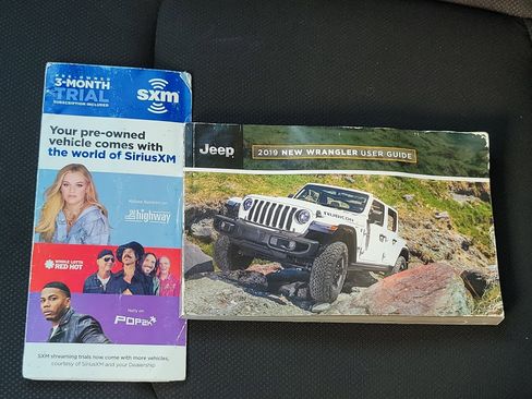 Used 2019 Jeep Wrangler Unlimited Sahara image 28