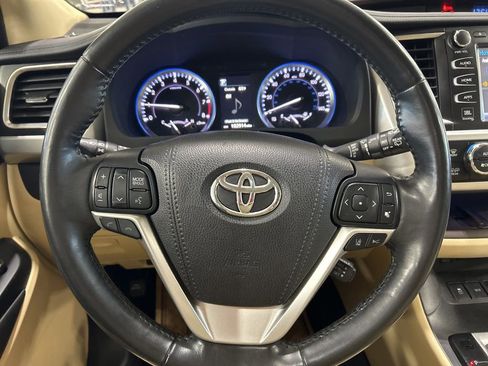 Used 2018 Toyota Highlander Limited Platinum image 12