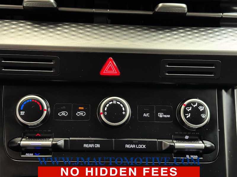 Used 2024 Kia Carnival LX FWD image 33