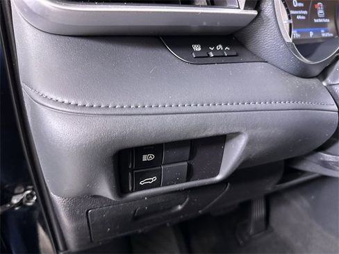 Used 2023 Toyota Highlander XLE image 18