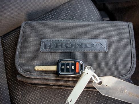 Used 2019 Honda HR-V LX image 36