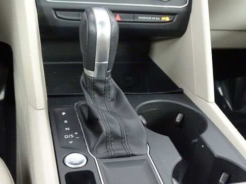 Used 2019 Volkswagen Atlas SE image 40