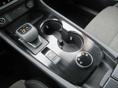 Used 2023 Nissan Rogue SV image 34