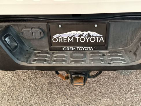 Used 2020 Toyota Tacoma TRD Off-Road AWD/4WD image 11