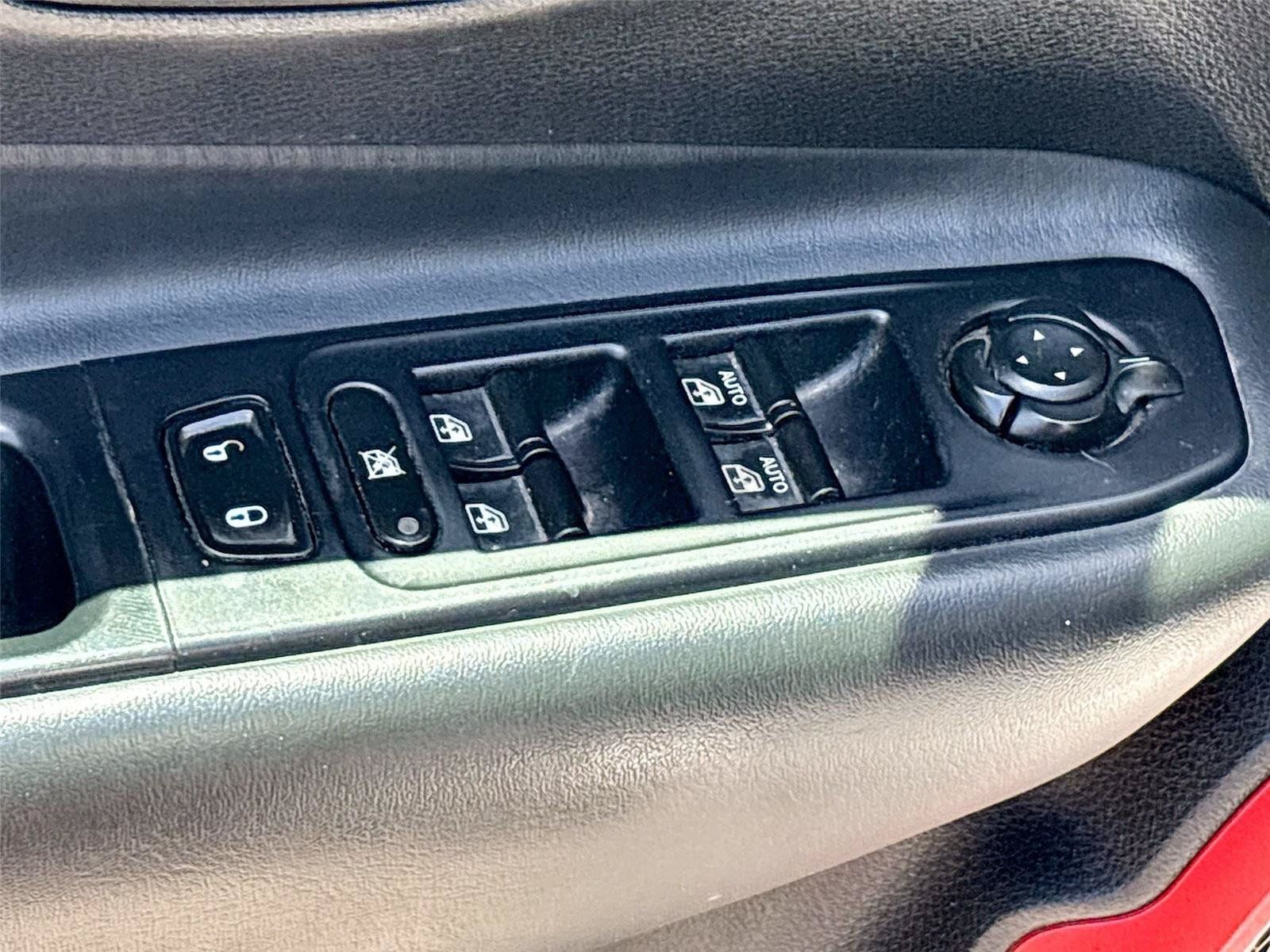 Used 2018 Jeep Renegade Trailhawk w/ UConnect 8.4 Nav Group AWD/4WD image 18