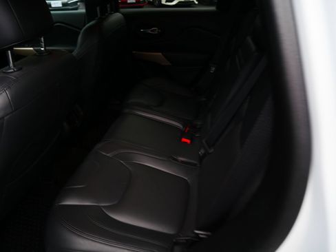 Used 2017 Jeep Cherokee Sport AWD/4WD image 19