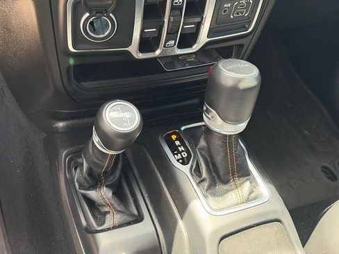 Used 2023 Jeep Gladiator Overland AWD/4WD image 21