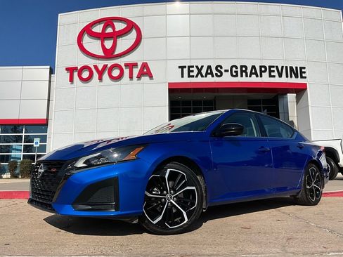 Used 2025 Nissan Altima 2.5 SR image 2