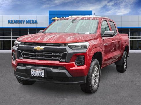 Used 2025 Chevrolet Colorado LT w/ LT Convenience Package image 4