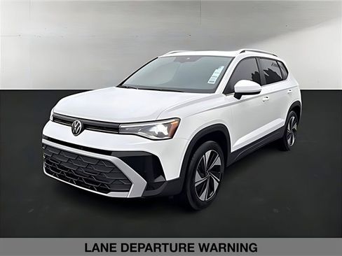 Used 2025 Volkswagen Taos SE w/ Panoramic Sunroof Package image 7