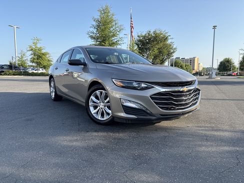 Used 2023 Chevrolet Malibu LT FWD image 2