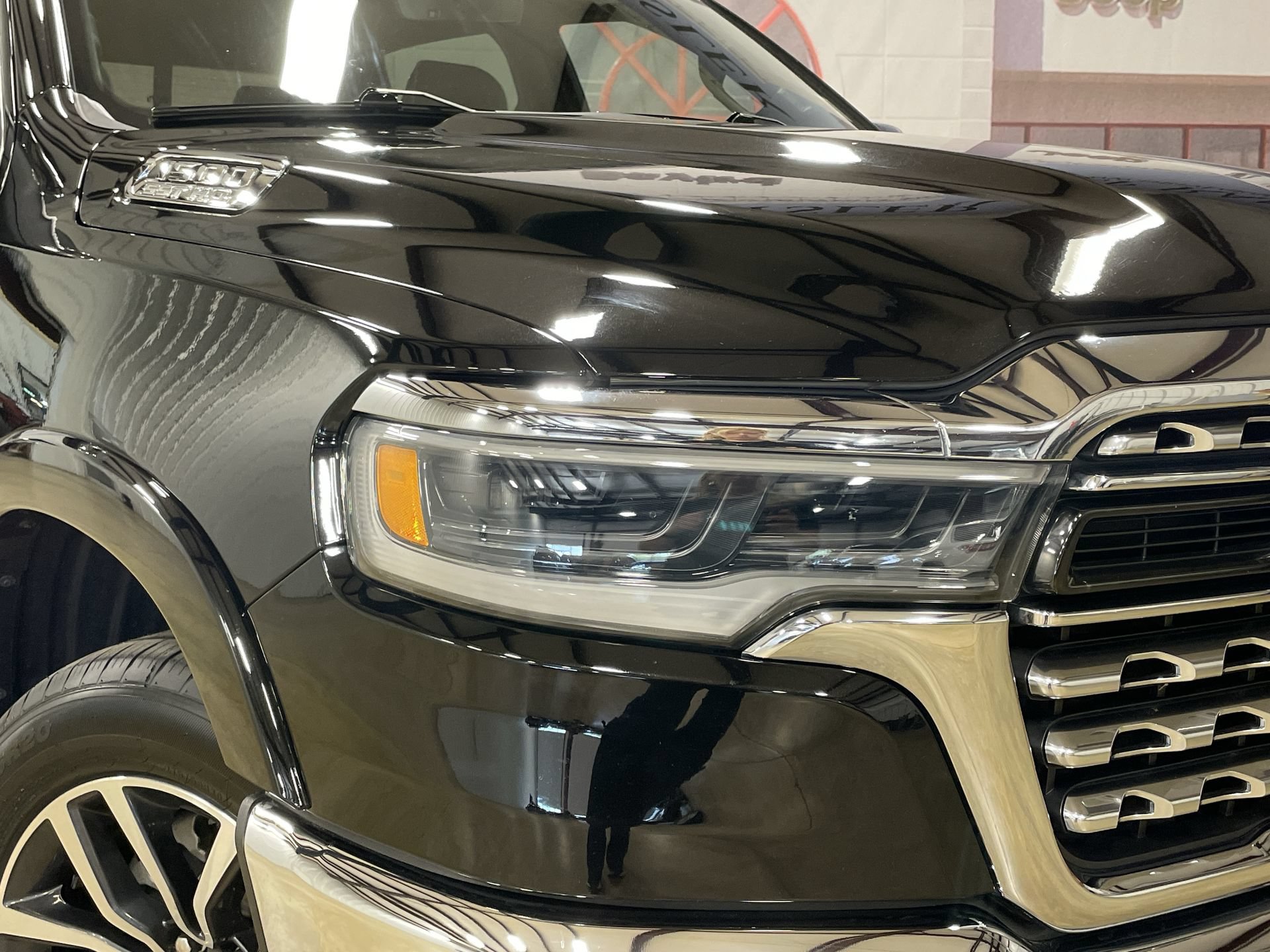 Used 2025 RAM 1500 Limited AWD/4WD image 10