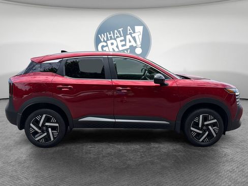 Used 2026 Nissan Kicks SV w/ SV Premium Package FWD image 2