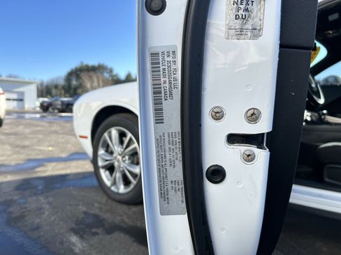 Used 2021 Dodge Challenger SXT image 18