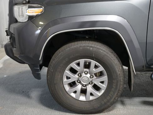Used 2019 Toyota Tacoma SR5 RWD image 5