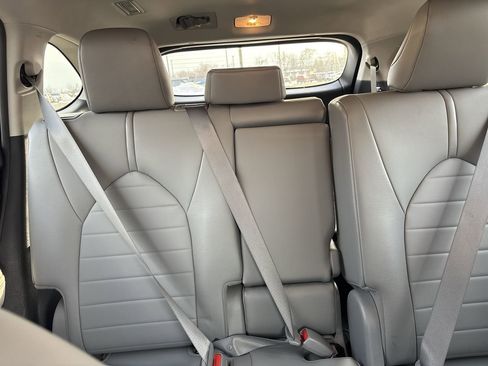 Used 2021 Toyota Highlander XLE image 21