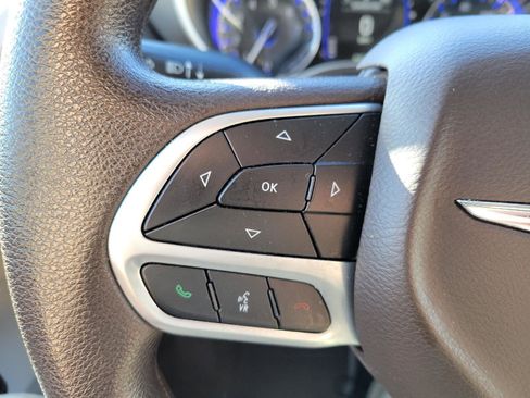 Used 2021 Chrysler Voyager LX image 16