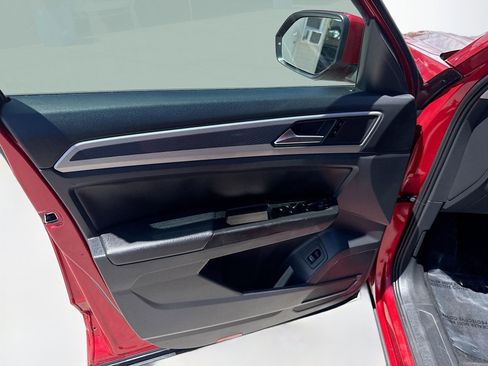 Used 2021 Volkswagen Atlas SE w/ Towing Package FWD image 17