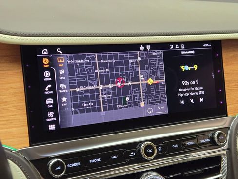 Used 2023 Bentley Flying Spur Plug-In Hybrid AWD/4WD image 36