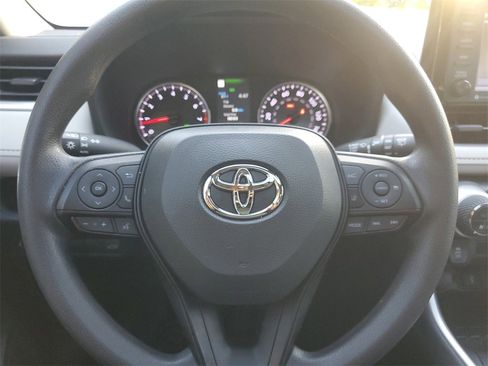 Used 2022 Toyota RAV4 XLE image 21