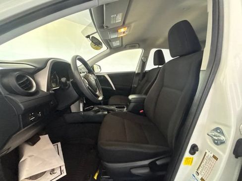 Used 2016 Toyota RAV4 LE AWD/4WD image 2