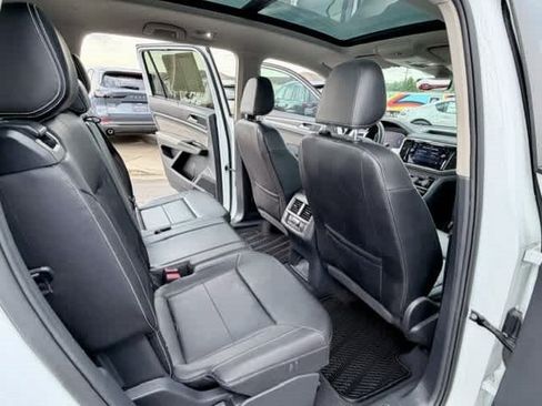 Used 2023 Volkswagen Atlas SEL AWD/4WD image 17