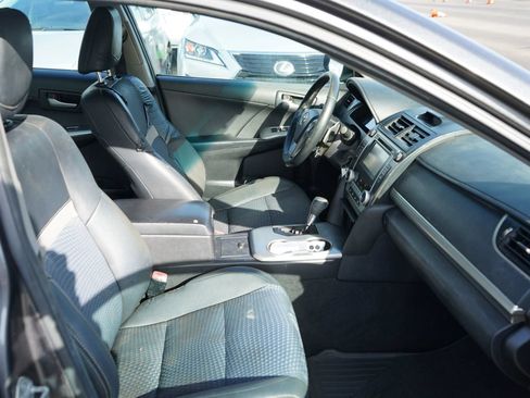 Used 2014 Toyota Camry SE FWD image 19