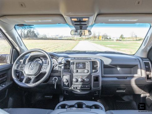 Used 2018 RAM 2500 Tradesman w/ Chrome Appearance Group image 12