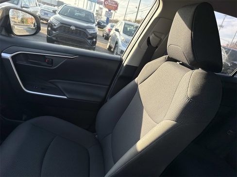 Used 2019 Toyota RAV4 LE image 17
