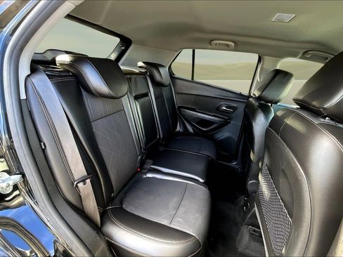 Used 2019 Chevrolet Trax LT w/ LT Convenience Package image 16