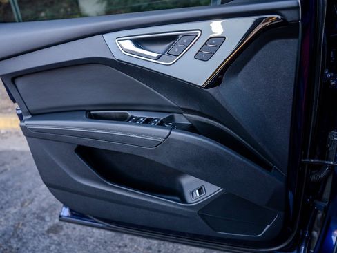 Used 2023 Audi Q4 e-tron Premium Plus w/ Premium Plus image 15