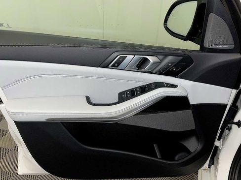 Used 2025 BMW X5 M60i w/ Executive Package image 11