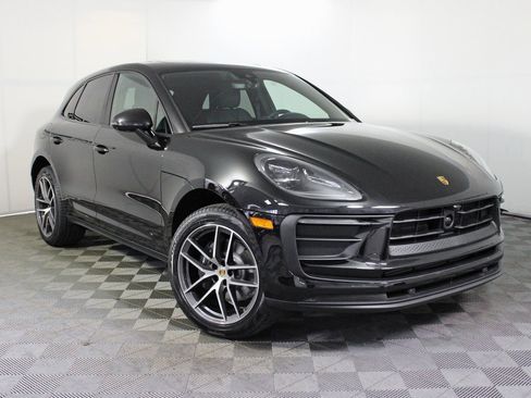 Used 2025 Porsche Macan image 9