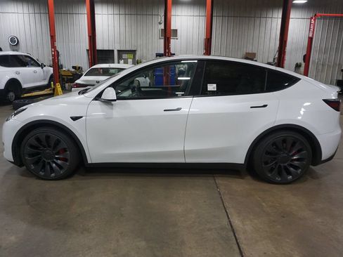 Used 2024 Tesla Model Y Performance AWD/4WD image 22
