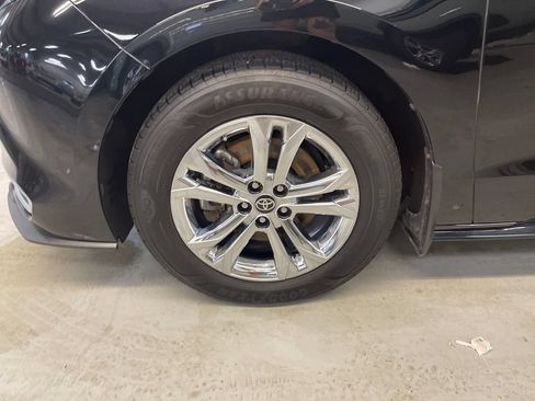 Certified 2022 Toyota Sienna Platinum AWD/4WD image 5