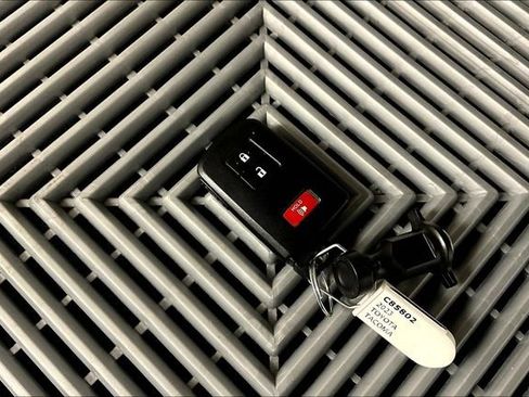 Used 2023 Toyota Tacoma TRD Off-Road w/ Technology Package image 11