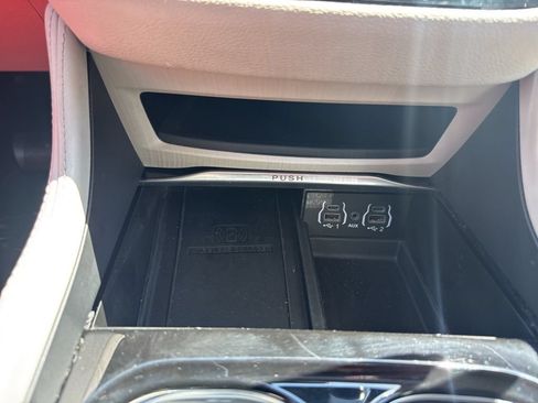 Used 2023 Chrysler Pacifica Limited FWD image 18