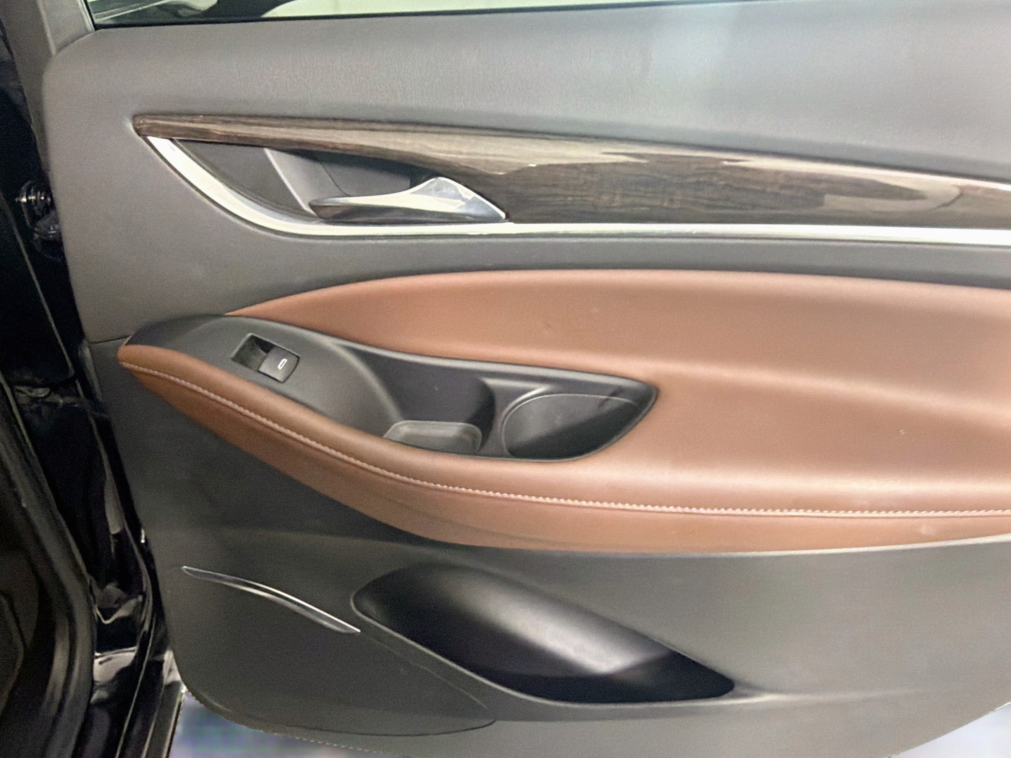 Used 2018 Buick Enclave Avenir w/ Avenir Technology Package FWD image 32