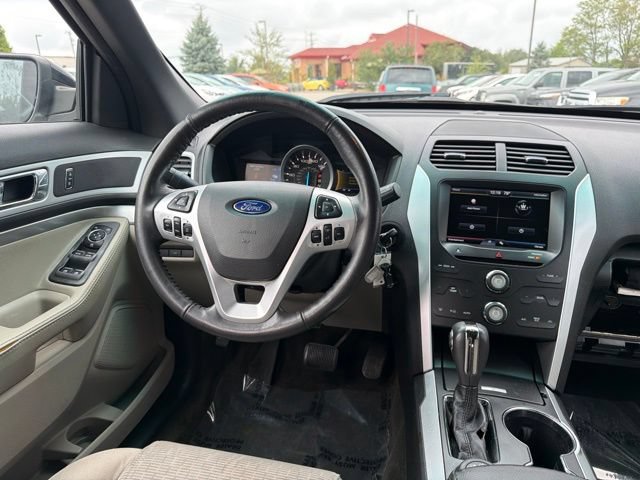 Used 2015 Ford Explorer XLT w/ Equipment Group 201A AWD/4WD image 8
